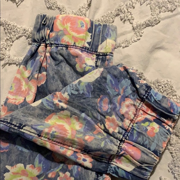 3/$25 Women’s pants NWT size 7/9 - Picture 4 of 8